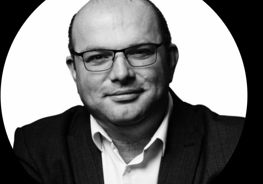 Chris Hodgkiss headshot